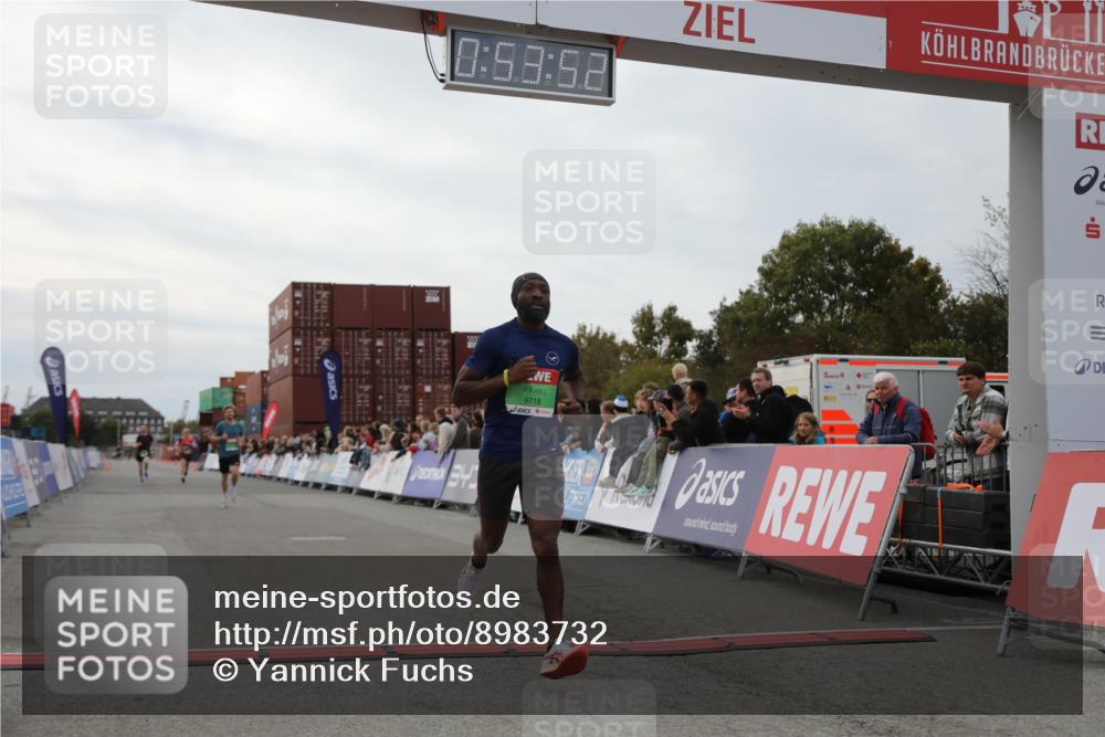 03.10.2025 - Köhlbrandbrückenlauf Yannick Fuchs http://msf.ph/oto/8983732 03.10.2025 15:53:50 Ziel 7074, 7181, 9268, 9322, 9718 meine-sportfotos.de