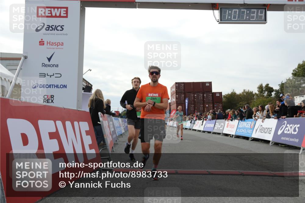03.10.2025 - Köhlbrandbrückenlauf Yannick Fuchs http://msf.ph/oto/8983733 03.10.2025 16:07:32 Ziel 7056, 7071, 7172, 7179, 7365, 7499, 8745, 8862, 8919 meine-sportfotos.de