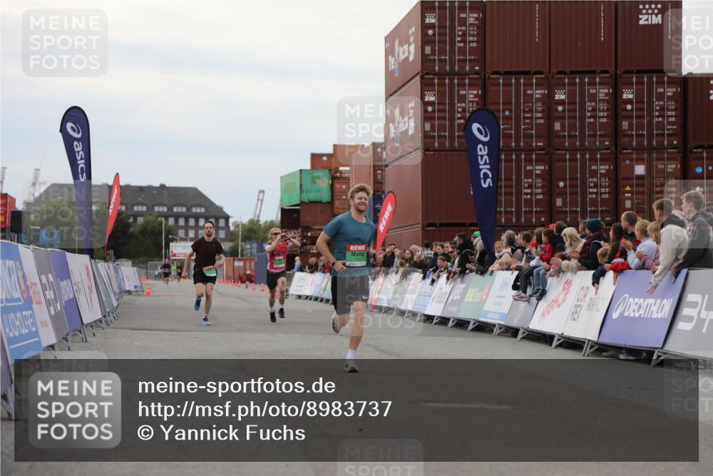 03.10.2025 - Köhlbrandbrückenlauf Yannick Fuchs http://msf.ph/oto/8983737 03.10.2025 15:53:51 Ziel 7074, 7181, 9268, 9322, 9718 meine-sportfotos.de