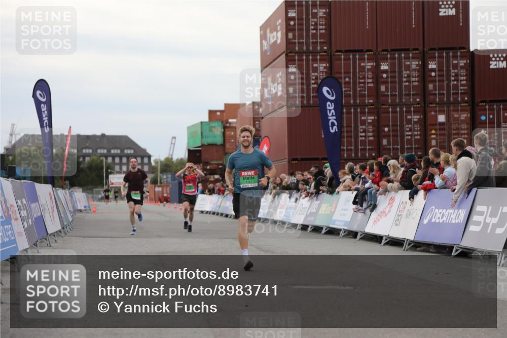 03.10.2025 - Köhlbrandbrückenlauf Yannick Fuchs http://msf.ph/oto/8983741 03.10.2025 15:53:51 Ziel 7074, 7181, 9268, 9322, 9718 meine-sportfotos.de