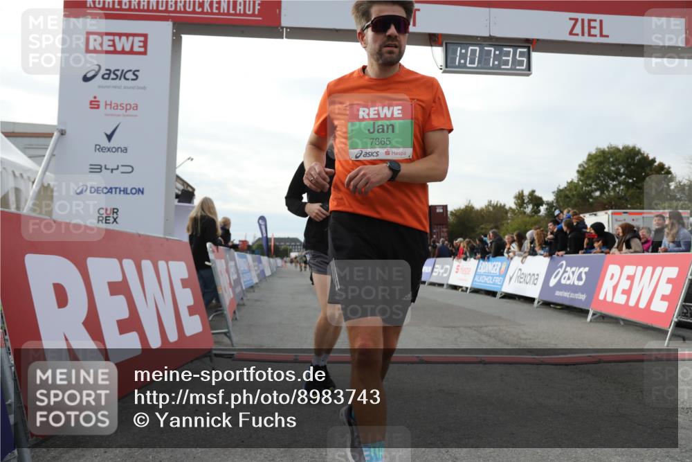 03.10.2025 - Köhlbrandbrückenlauf Yannick Fuchs http://msf.ph/oto/8983743 03.10.2025 16:07:33 Ziel 7056, 7071, 7172, 7179, 7365, 7499, 8745, 8862, 8919, 9020, 9456, 9457 meine-sportfotos.de