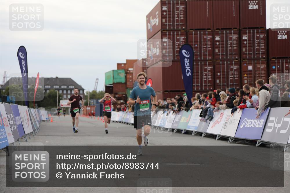 03.10.2025 - Köhlbrandbrückenlauf Yannick Fuchs http://msf.ph/oto/8983744 03.10.2025 15:53:51 Ziel 7074, 7181, 9268, 9322, 9718 meine-sportfotos.de
