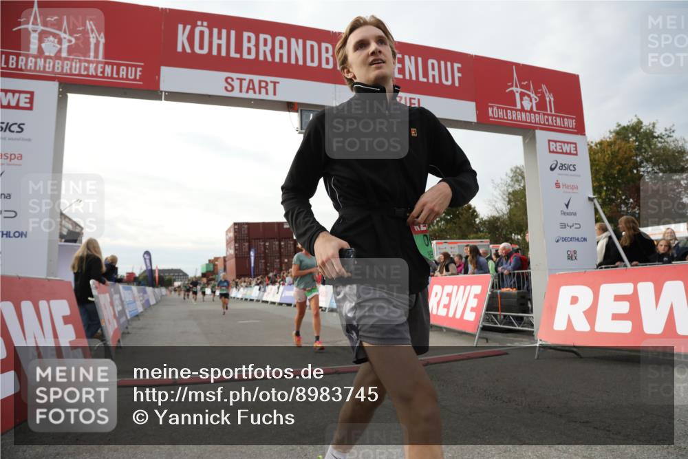 03.10.2025 - Köhlbrandbrückenlauf Yannick Fuchs http://msf.ph/oto/8983745 03.10.2025 16:07:34 Ziel 7056, 7071, 7172, 7179, 7365, 7499, 8745, 8862, 8919, 9020, 9456, 9457 meine-sportfotos.de