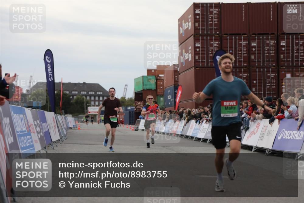 03.10.2025 - Köhlbrandbrückenlauf Yannick Fuchs http://msf.ph/oto/8983755 03.10.2025 15:53:53 Ziel 7074, 7181, 9268, 9718 meine-sportfotos.de