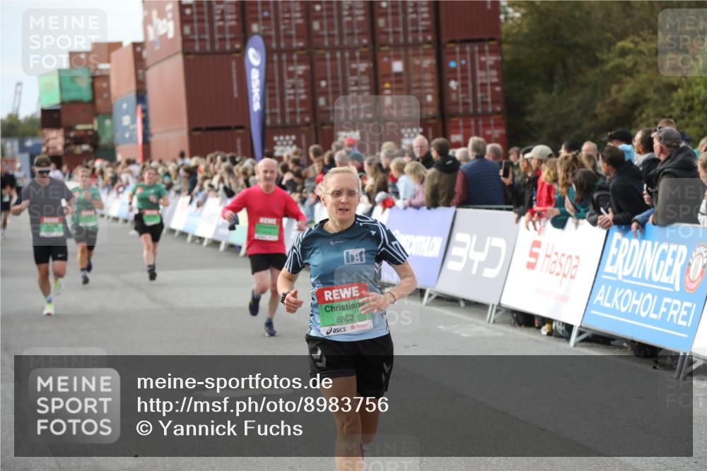 03.10.2025 - Köhlbrandbrückenlauf Yannick Fuchs http://msf.ph/oto/8983756 03.10.2025 16:07:36 Ziel 7179, 7674, 8745, 8862, 8919, 9020, 9456, 9457 meine-sportfotos.de