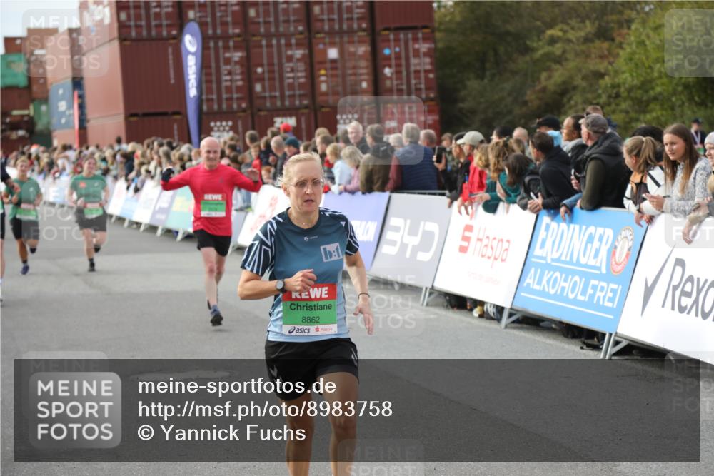 03.10.2025 - Köhlbrandbrückenlauf Yannick Fuchs http://msf.ph/oto/8983758 03.10.2025 16:07:37 Ziel 7179, 7674, 8745, 8862, 9020, 9456, 9457 meine-sportfotos.de