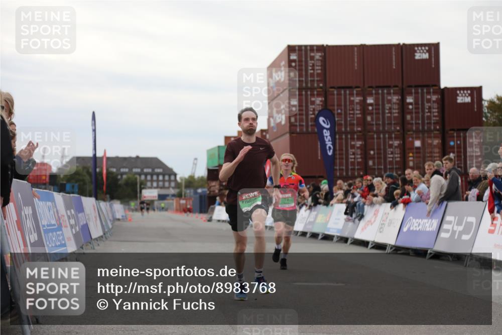 03.10.2025 - Köhlbrandbrückenlauf Yannick Fuchs http://msf.ph/oto/8983768 03.10.2025 15:53:55 Ziel 7074, 7181, 9268 meine-sportfotos.de