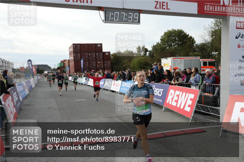 03.10.2025 - Köhlbrandbrückenlauf Yannick Fuchs http://msf.ph/oto/8983771 03.10.2025 16:07:38 Ziel 7179, 7588, 7674, 8035, 8745, 8862, 9020, 9456, 9457 meine-sportfotos.de