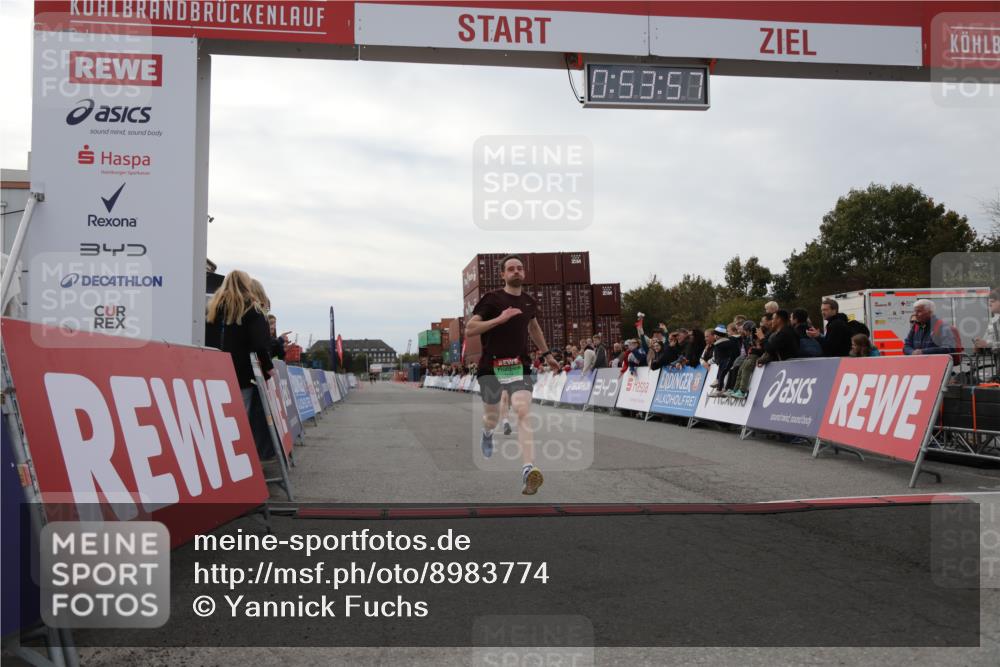 03.10.2025 - Köhlbrandbrückenlauf Yannick Fuchs http://msf.ph/oto/8983774 03.10.2025 15:53:55 Ziel 7074, 7181, 9268 meine-sportfotos.de