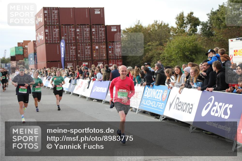 03.10.2025 - Köhlbrandbrückenlauf Yannick Fuchs http://msf.ph/oto/8983775 03.10.2025 16:07:38 Ziel 7179, 7588, 7674, 8035, 8745, 8862, 9020, 9456, 9457 meine-sportfotos.de