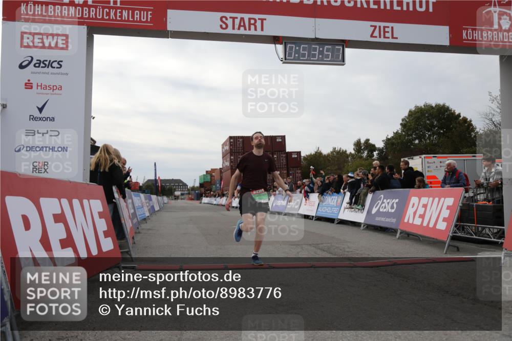 03.10.2025 - Köhlbrandbrückenlauf Yannick Fuchs http://msf.ph/oto/8983776 03.10.2025 15:53:56 Ziel 7074, 7181, 9268 meine-sportfotos.de