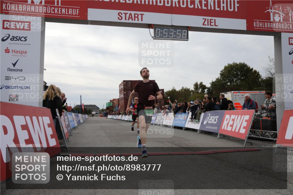 03.10.2025 - Köhlbrandbrückenlauf Yannick Fuchs http://msf.ph/oto/8983777 03.10.2025 15:53:56 Ziel 7074, 7181, 9268 meine-sportfotos.de