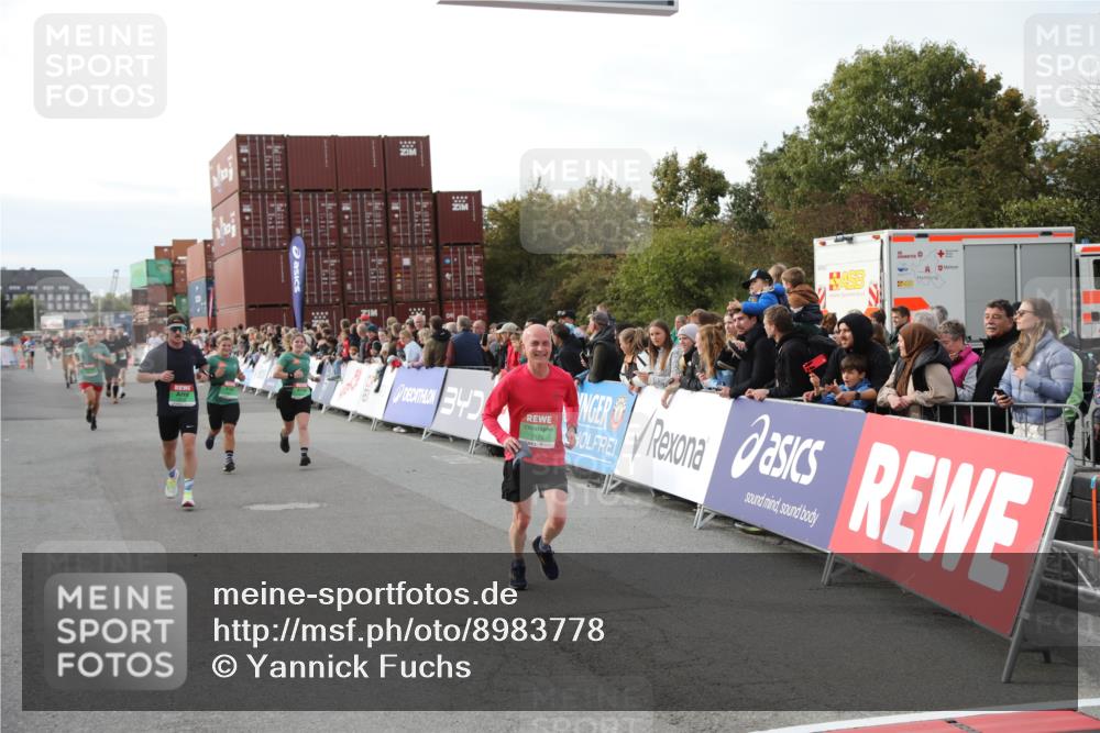 03.10.2025 - Köhlbrandbrückenlauf Yannick Fuchs http://msf.ph/oto/8983778 03.10.2025 16:07:39 Ziel 7179, 7588, 7674, 8035, 8862, 9020, 9456, 9457 meine-sportfotos.de