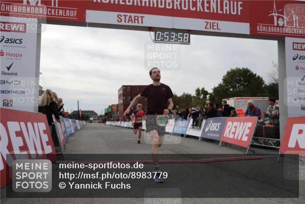 03.10.2025 - Köhlbrandbrückenlauf Yannick Fuchs http://msf.ph/oto/8983779 03.10.2025 15:53:56 Ziel 7074, 7181, 9268 meine-sportfotos.de
