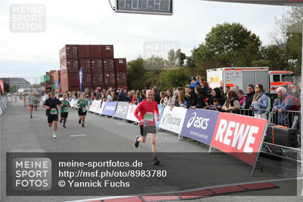 03.10.2025 - Köhlbrandbrückenlauf Yannick Fuchs http://msf.ph/oto/8983780 03.10.2025 16:07:39 Ziel 7179, 7588, 7674, 8035, 8862, 9020, 9456, 9457 meine-sportfotos.de