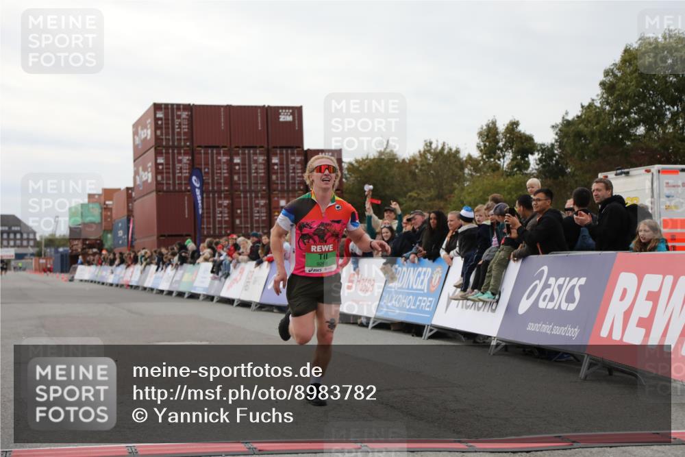 03.10.2025 - Köhlbrandbrückenlauf Yannick Fuchs http://msf.ph/oto/8983782 03.10.2025 15:53:57 Ziel 7074, 7181, 9268 meine-sportfotos.de