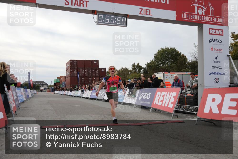 03.10.2025 - Köhlbrandbrückenlauf Yannick Fuchs http://msf.ph/oto/8983784 03.10.2025 15:53:57 Ziel 7074, 7181, 9268 meine-sportfotos.de