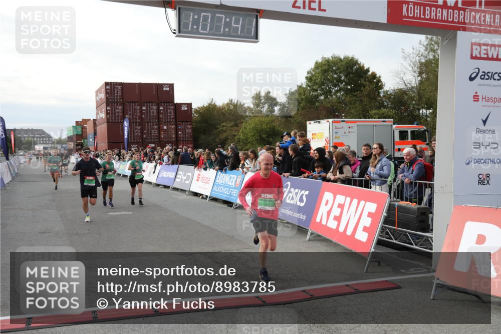03.10.2025 - Köhlbrandbrückenlauf Yannick Fuchs http://msf.ph/oto/8983785 03.10.2025 16:07:39 Ziel 7179, 7588, 7674, 8035, 8862, 9020, 9456, 9457 meine-sportfotos.de