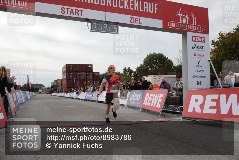 03.10.2025 - Köhlbrandbrückenlauf Yannick Fuchs http://msf.ph/oto/8983786 03.10.2025 15:53:57 Ziel 7074, 7181, 9268 meine-sportfotos.de