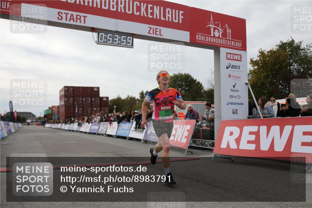 03.10.2025 - Köhlbrandbrückenlauf Yannick Fuchs http://msf.ph/oto/8983791 03.10.2025 15:53:57 Ziel 7074, 7181, 9268 meine-sportfotos.de