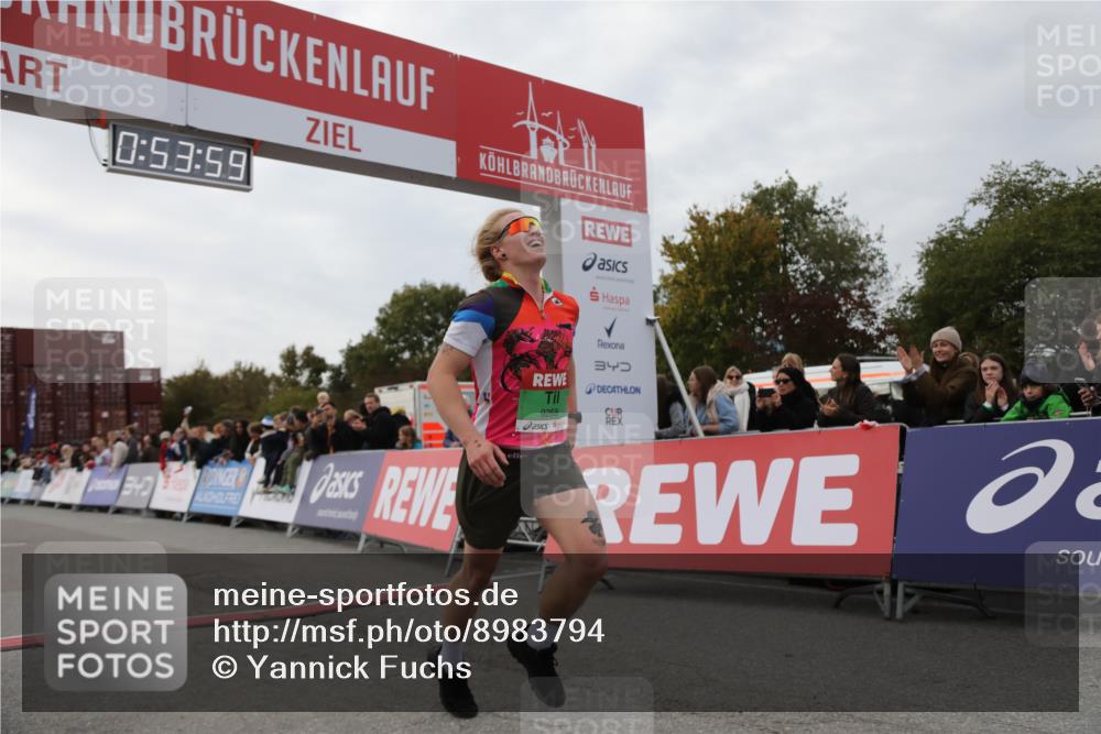 03.10.2025 - Köhlbrandbrückenlauf Yannick Fuchs http://msf.ph/oto/8983794 03.10.2025 15:53:58 Ziel 7074, 9268 meine-sportfotos.de