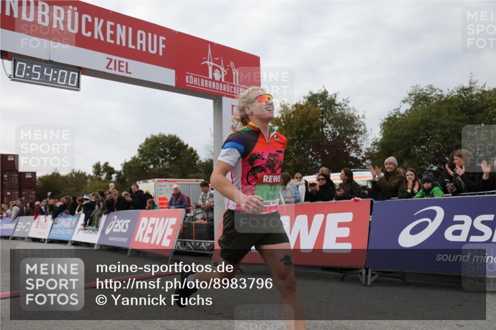 03.10.2025 - Köhlbrandbrückenlauf Yannick Fuchs http://msf.ph/oto/8983796 03.10.2025 15:53:58 Ziel 7074, 9268 meine-sportfotos.de