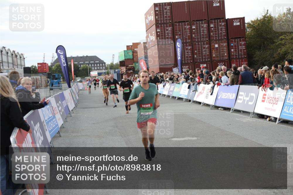 03.10.2025 - Köhlbrandbrückenlauf Yannick Fuchs http://msf.ph/oto/8983818 03.10.2025 16:07:43 Ziel 7179, 7588, 7674, 7763, 7780, 8035, 9020, 9099, 9456, 9457 meine-sportfotos.de