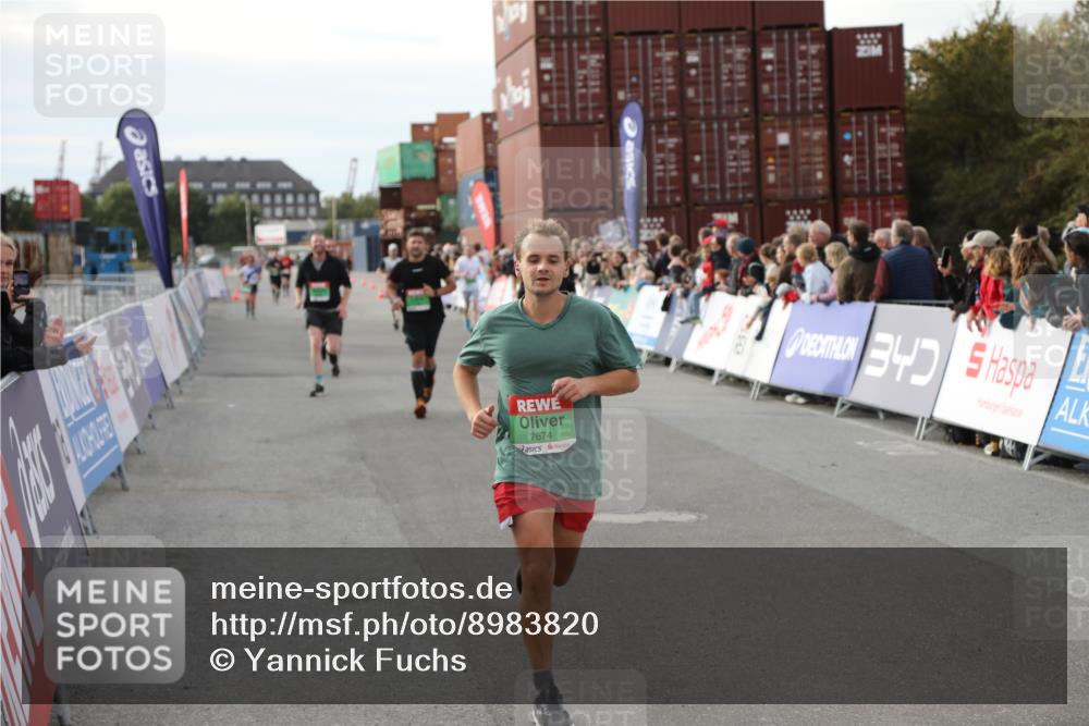03.10.2025 - Köhlbrandbrückenlauf Yannick Fuchs http://msf.ph/oto/8983820 03.10.2025 16:07:43 Ziel 7179, 7588, 7674, 7763, 7780, 8035, 9020, 9099, 9456, 9457 meine-sportfotos.de