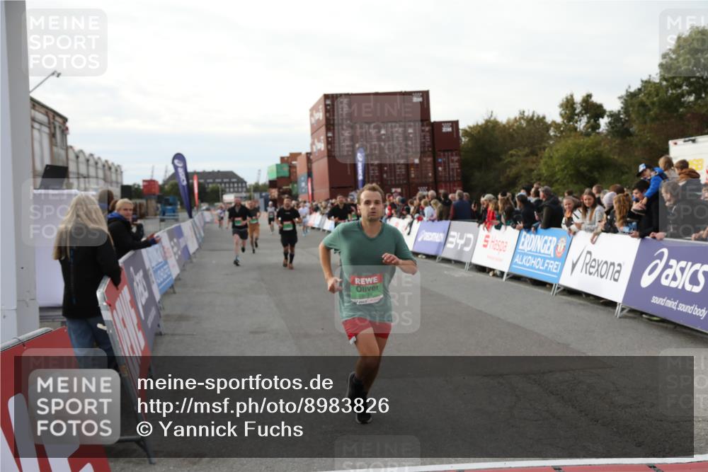03.10.2025 - Köhlbrandbrückenlauf Yannick Fuchs http://msf.ph/oto/8983826 03.10.2025 16:07:44 Ziel 7588, 7674, 7763, 7780, 8035, 9020, 9099, 9456, 9457 meine-sportfotos.de