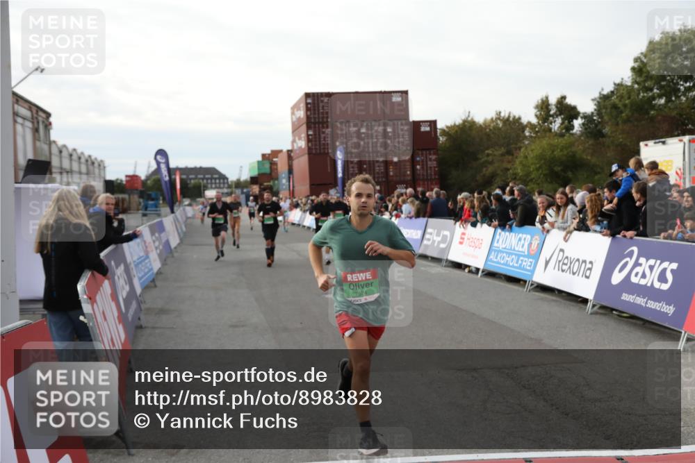 03.10.2025 - Köhlbrandbrückenlauf Yannick Fuchs http://msf.ph/oto/8983828 03.10.2025 16:07:44 Ziel 7588, 7674, 7763, 7780, 8035, 9020, 9099, 9456, 9457 meine-sportfotos.de