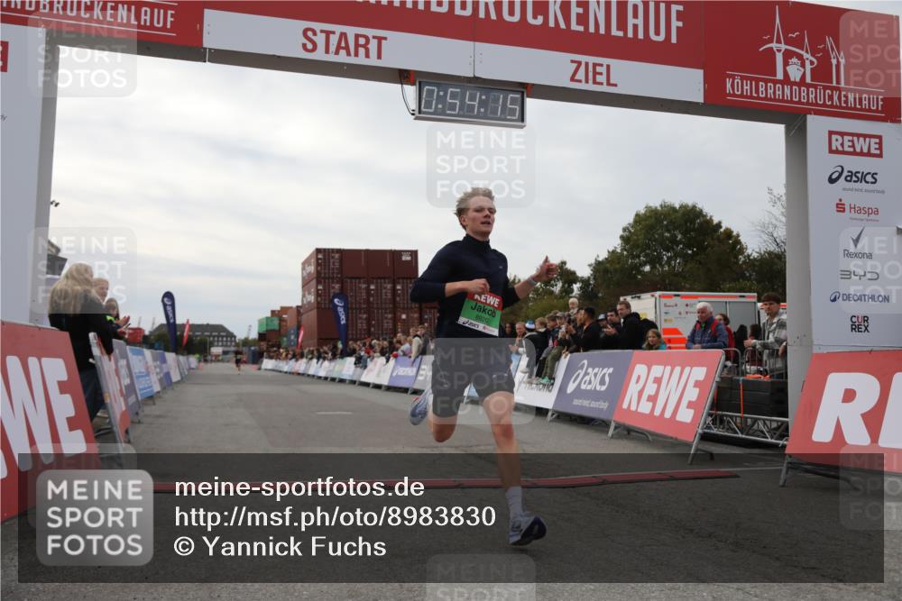 03.10.2025 - Köhlbrandbrückenlauf Yannick Fuchs http://msf.ph/oto/8983830 03.10.2025 15:54:14 Ziel 7123, 8920 meine-sportfotos.de