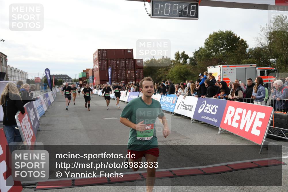 03.10.2025 - Köhlbrandbrückenlauf Yannick Fuchs http://msf.ph/oto/8983833 03.10.2025 16:07:44 Ziel 7588, 7674, 7763, 7780, 8035, 9020, 9099, 9456, 9457 meine-sportfotos.de