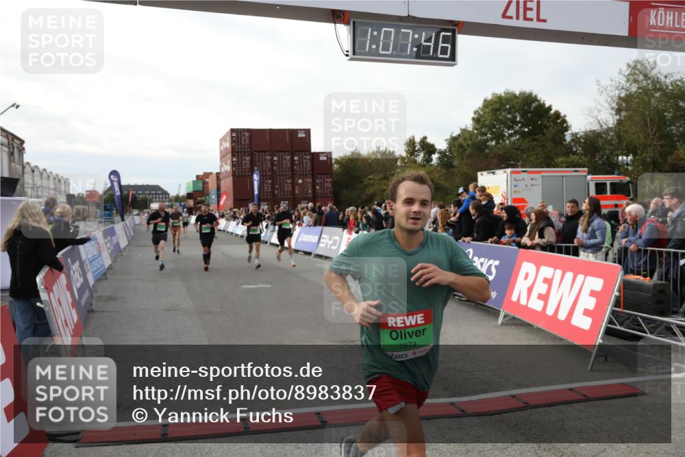 03.10.2025 - Köhlbrandbrückenlauf Yannick Fuchs http://msf.ph/oto/8983837 03.10.2025 16:07:45 Ziel 7588, 7674, 7713, 7763, 7780, 8035, 9020, 9099, 9456, 9457 meine-sportfotos.de