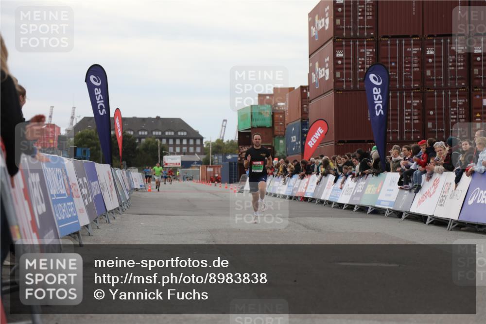 03.10.2025 - Köhlbrandbrückenlauf Yannick Fuchs http://msf.ph/oto/8983838 03.10.2025 15:54:19 Ziel 7123 meine-sportfotos.de