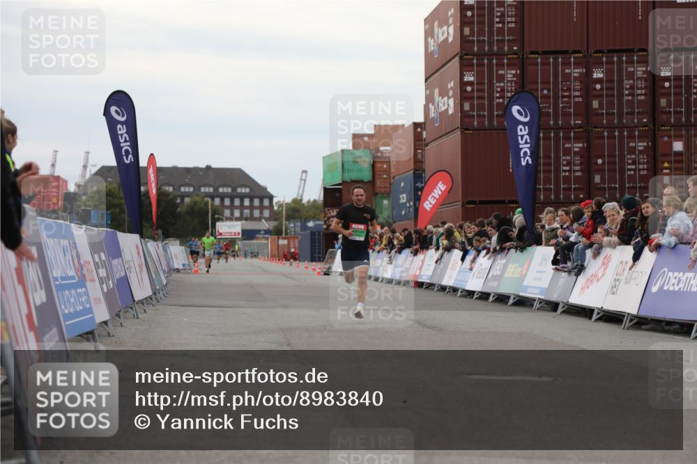 03.10.2025 - Köhlbrandbrückenlauf Yannick Fuchs http://msf.ph/oto/8983840 03.10.2025 15:54:19 Ziel 7123 meine-sportfotos.de