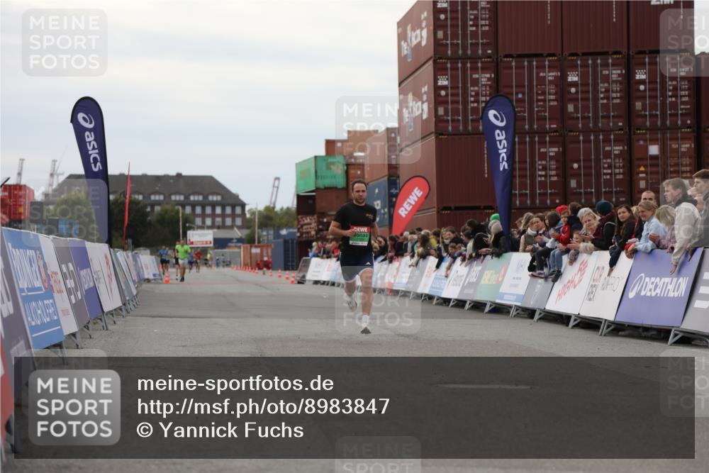 03.10.2025 - Köhlbrandbrückenlauf Yannick Fuchs http://msf.ph/oto/8983847 03.10.2025 15:54:19 Ziel 7123 meine-sportfotos.de