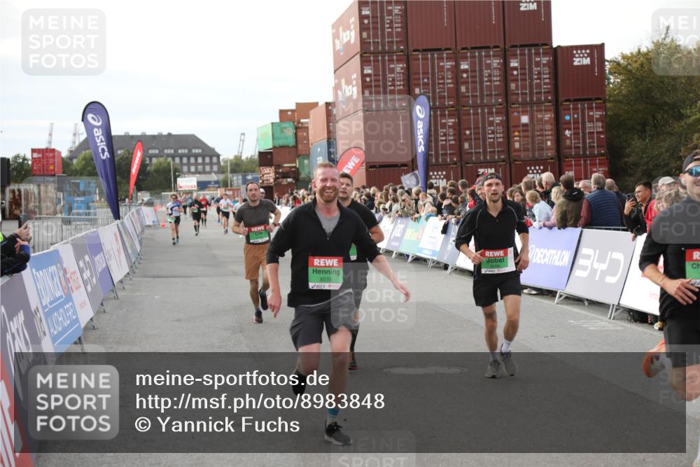 03.10.2025 - Köhlbrandbrückenlauf Yannick Fuchs http://msf.ph/oto/8983848 03.10.2025 16:07:46 Ziel 7588, 7674, 7713, 7763, 7780, 8035, 9096, 9099 meine-sportfotos.de
