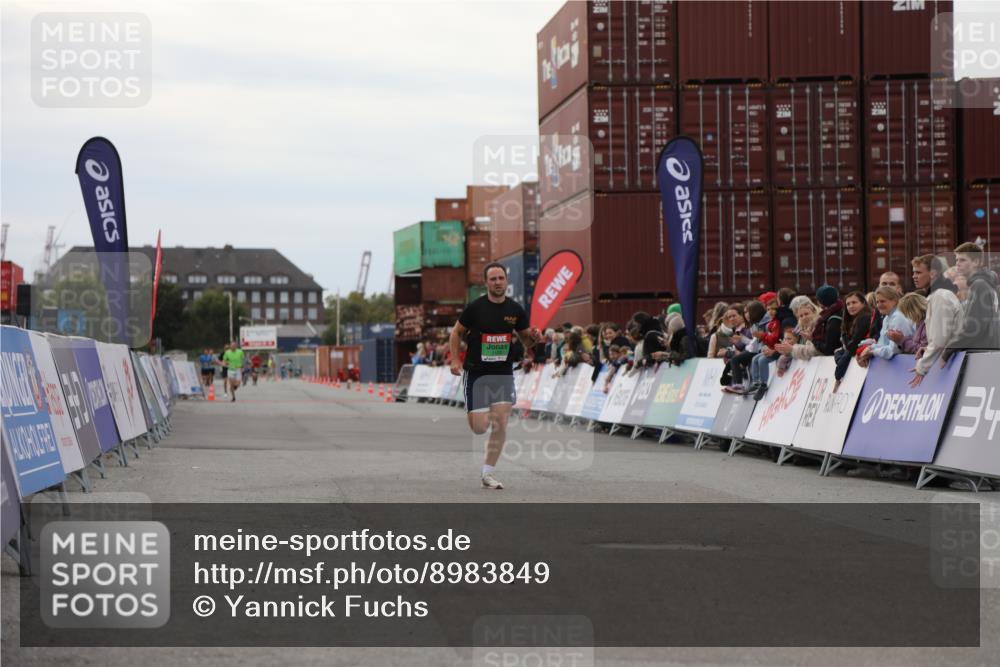 03.10.2025 - Köhlbrandbrückenlauf Yannick Fuchs http://msf.ph/oto/8983849 03.10.2025 15:54:20 Ziel 7123 meine-sportfotos.de
