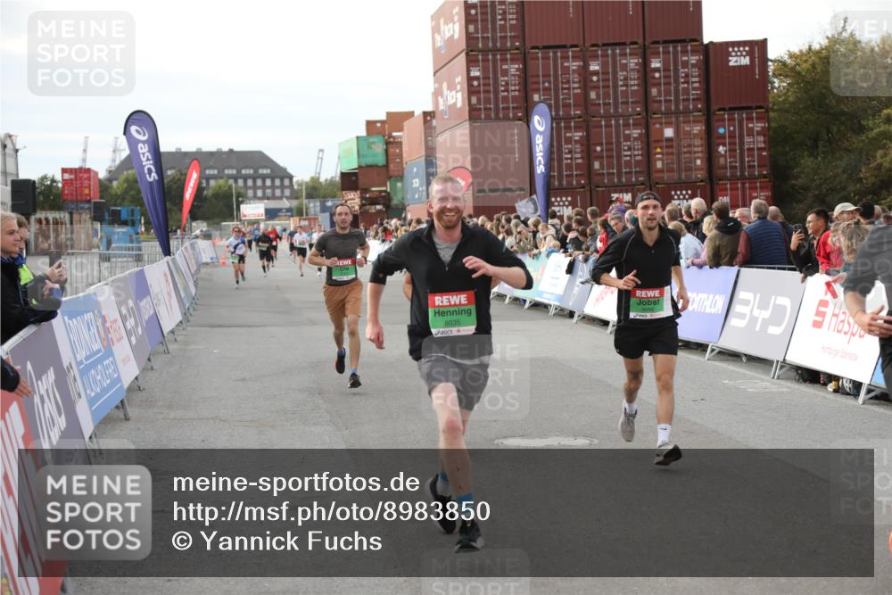 03.10.2025 - Köhlbrandbrückenlauf Yannick Fuchs http://msf.ph/oto/8983850 03.10.2025 16:07:46 Ziel 7588, 7674, 7713, 7763, 7780, 8035, 9096, 9099 meine-sportfotos.de
