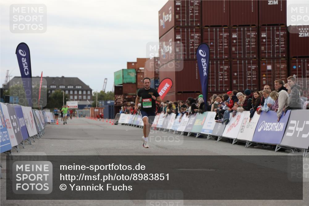 03.10.2025 - Köhlbrandbrückenlauf Yannick Fuchs http://msf.ph/oto/8983851 03.10.2025 15:54:20 Ziel 7123 meine-sportfotos.de