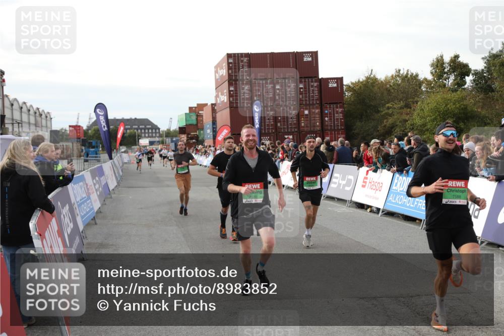 03.10.2025 - Köhlbrandbrückenlauf Yannick Fuchs http://msf.ph/oto/8983852 03.10.2025 16:07:46 Ziel 7588, 7674, 7713, 7763, 7780, 8035, 9096, 9099 meine-sportfotos.de