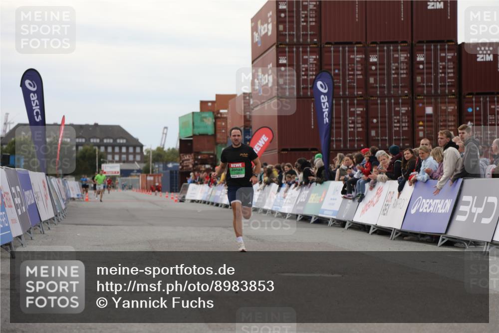 03.10.2025 - Köhlbrandbrückenlauf Yannick Fuchs http://msf.ph/oto/8983853 03.10.2025 15:54:20 Ziel 7123 meine-sportfotos.de