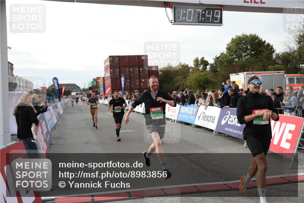 03.10.2025 - Köhlbrandbrückenlauf Yannick Fuchs http://msf.ph/oto/8983856 03.10.2025 16:07:47 Ziel 7588, 7674, 7713, 7763, 7780, 8035, 9096, 9099 meine-sportfotos.de