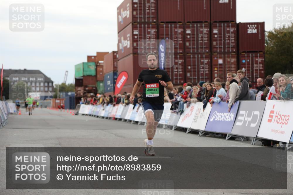 03.10.2025 - Köhlbrandbrückenlauf Yannick Fuchs http://msf.ph/oto/8983859 03.10.2025 15:54:21 Ziel 7123 meine-sportfotos.de