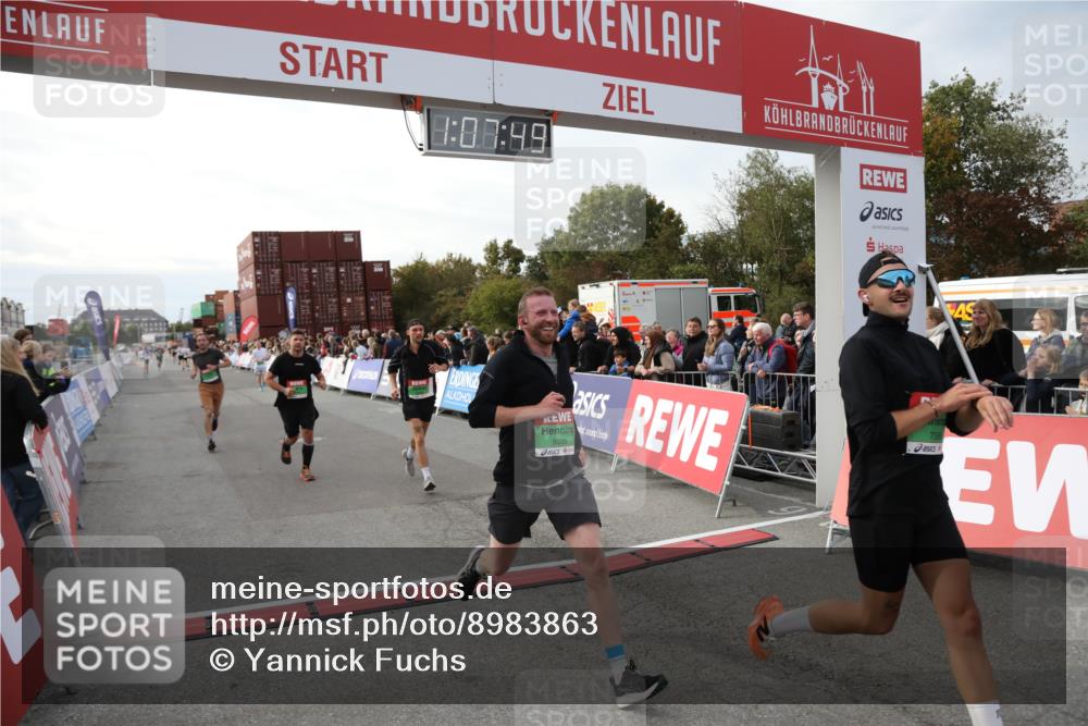 03.10.2025 - Köhlbrandbrückenlauf Yannick Fuchs http://msf.ph/oto/8983863 03.10.2025 16:07:47 Ziel 7588, 7674, 7713, 7763, 7780, 8035, 9096, 9099 meine-sportfotos.de