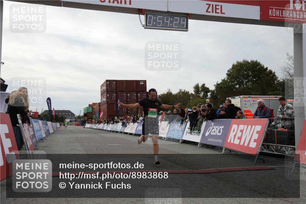 03.10.2025 - Köhlbrandbrückenlauf Yannick Fuchs http://msf.ph/oto/8983868 03.10.2025 15:54:22 Ziel 7123 meine-sportfotos.de