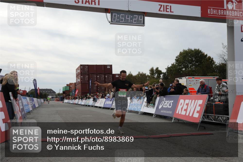 03.10.2025 - Köhlbrandbrückenlauf Yannick Fuchs http://msf.ph/oto/8983869 03.10.2025 15:54:22 Ziel 7123 meine-sportfotos.de