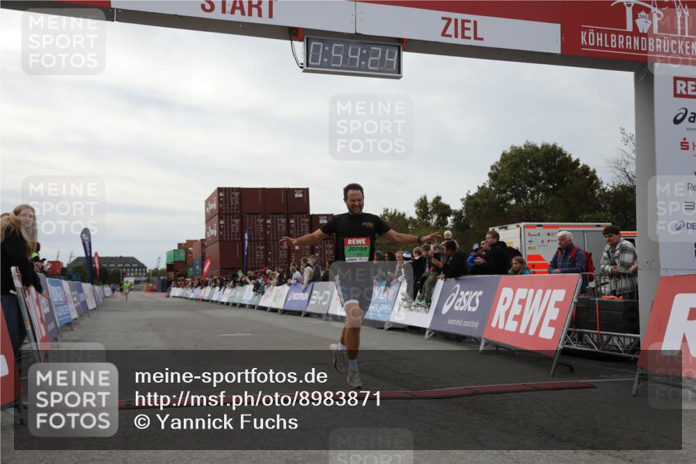 03.10.2025 - Köhlbrandbrückenlauf Yannick Fuchs http://msf.ph/oto/8983871 03.10.2025 15:54:23 Ziel 7123 meine-sportfotos.de