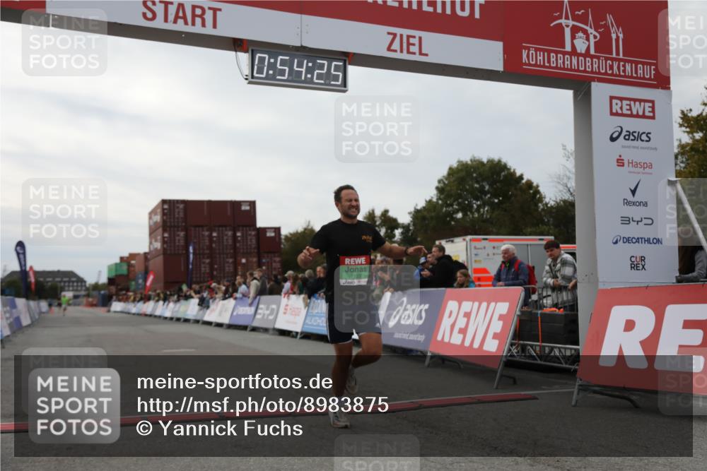 03.10.2025 - Köhlbrandbrückenlauf Yannick Fuchs http://msf.ph/oto/8983875 03.10.2025 15:54:23 Ziel 7123 meine-sportfotos.de