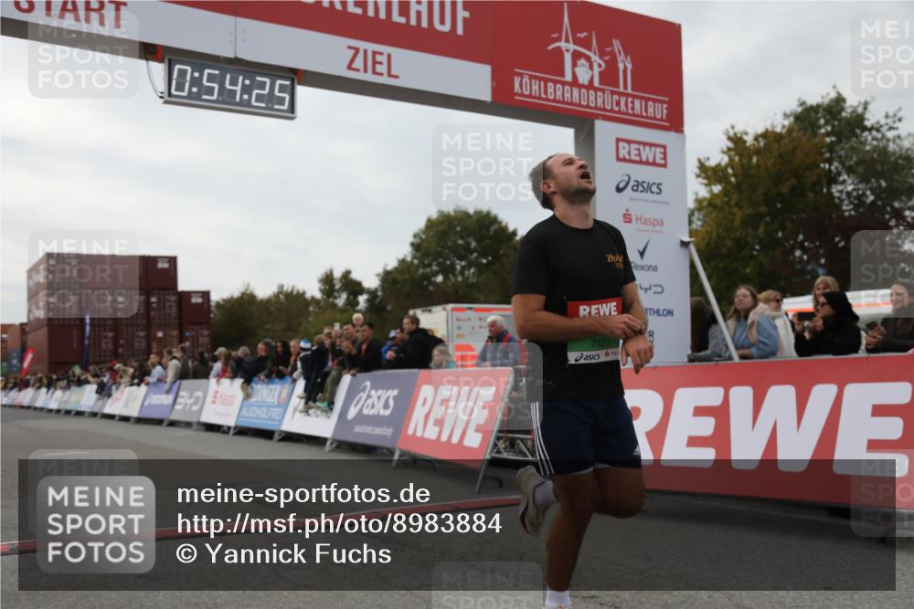 03.10.2025 - Köhlbrandbrückenlauf Yannick Fuchs http://msf.ph/oto/8983884 03.10.2025 15:54:24 Ziel 7123 meine-sportfotos.de